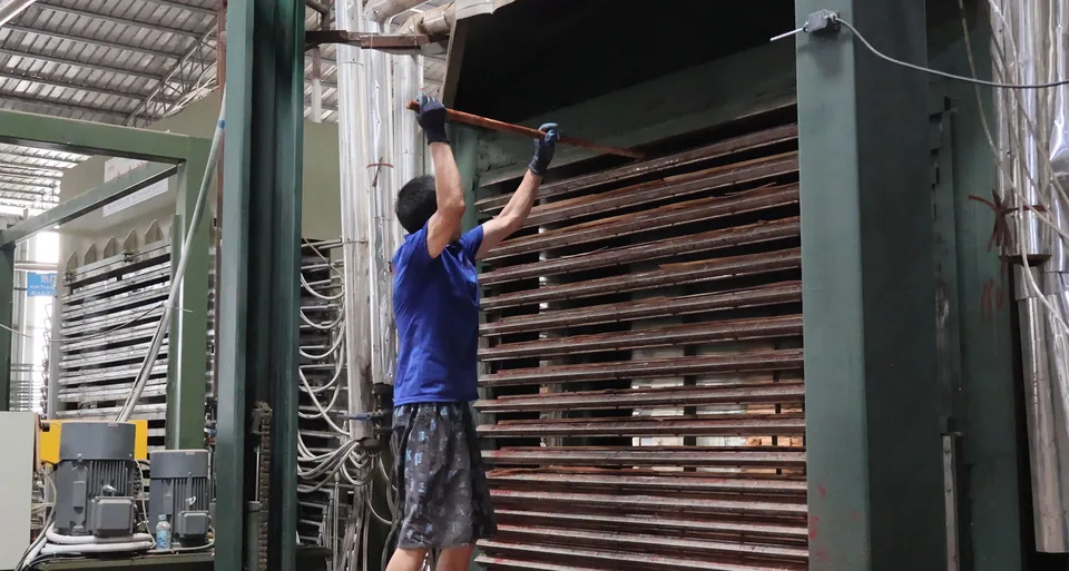 Hot pressing plywood panels