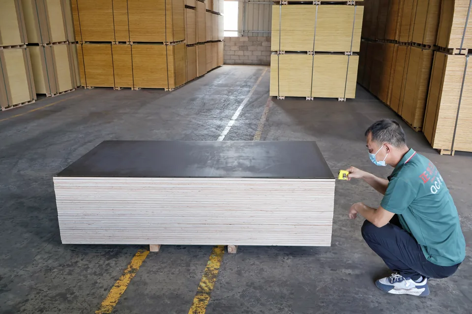 Plywood length measurement photo