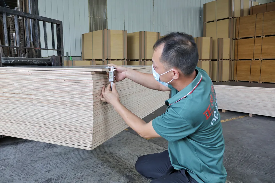 Plywood thickness measurement before shipment