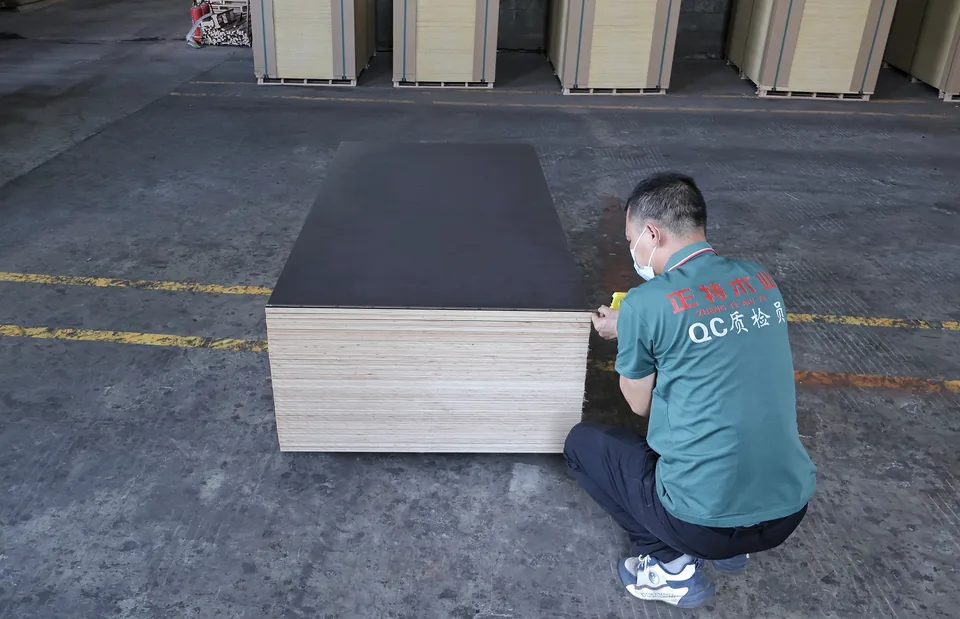 Plywood width measurement photo