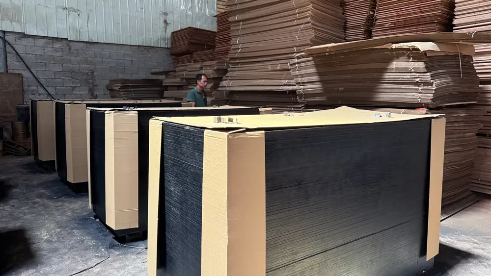 film-faced-plywood-finished-panels.webp